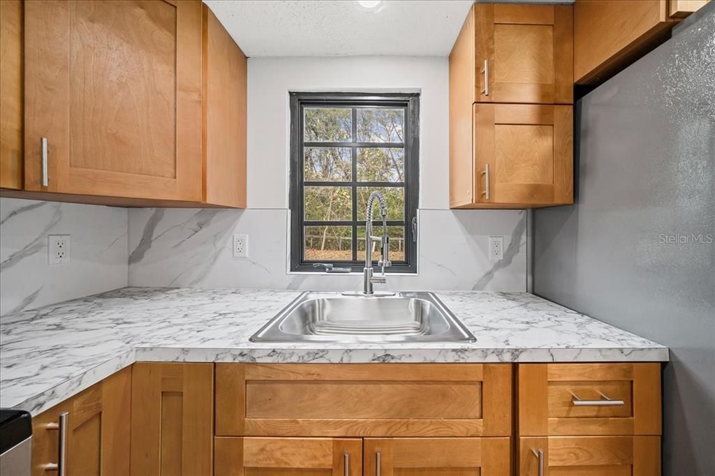 待售: $249,900 (3 贝兹, 1 浴室, 920 平方英尺)