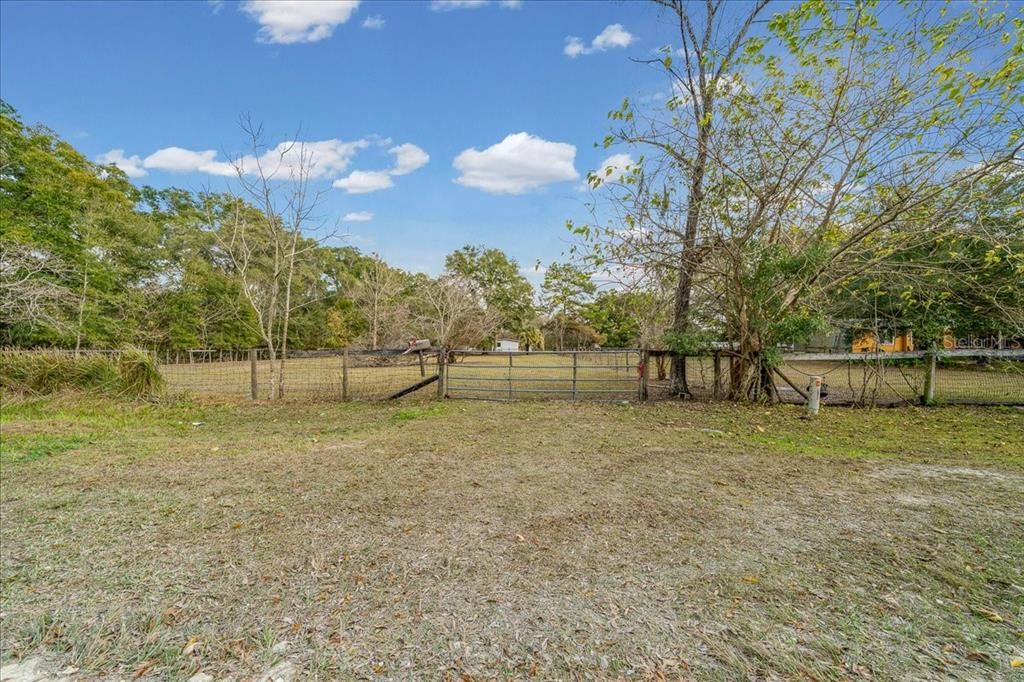 待售: $249,900 (3 贝兹, 1 浴室, 920 平方英尺)