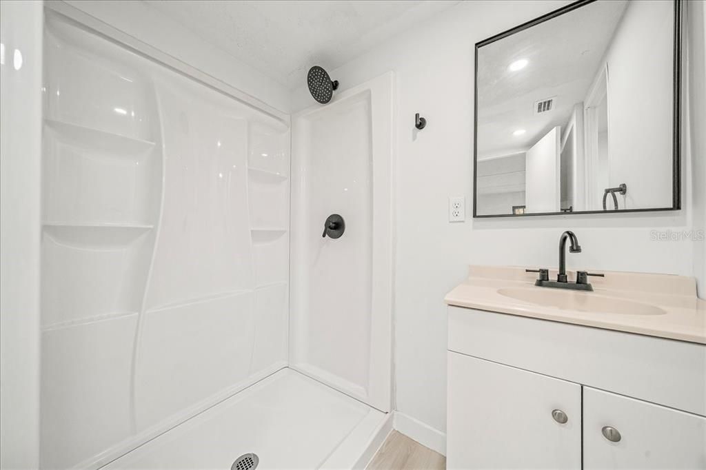 待售: $249,900 (3 贝兹, 1 浴室, 920 平方英尺)