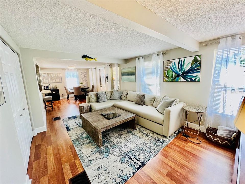 For Rent: $3,000 (3 beds, 2 baths, 1059 Square Feet)