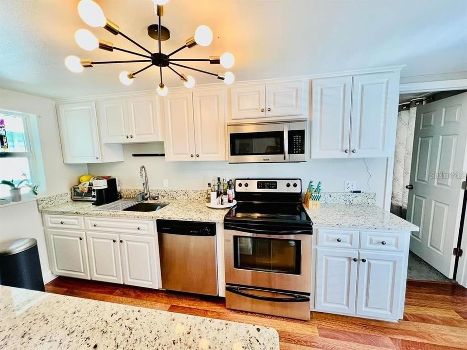 For Rent: $3,000 (3 beds, 2 baths, 1059 Square Feet)