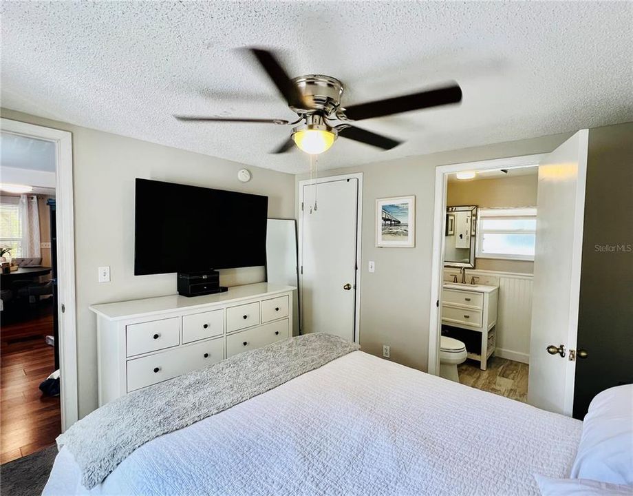 For Rent: $3,000 (3 beds, 2 baths, 1059 Square Feet)