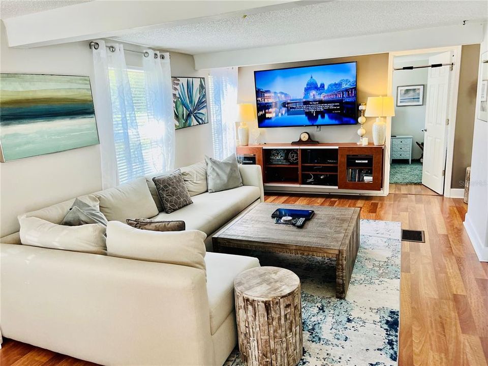 For Rent: $3,000 (3 beds, 2 baths, 1059 Square Feet)