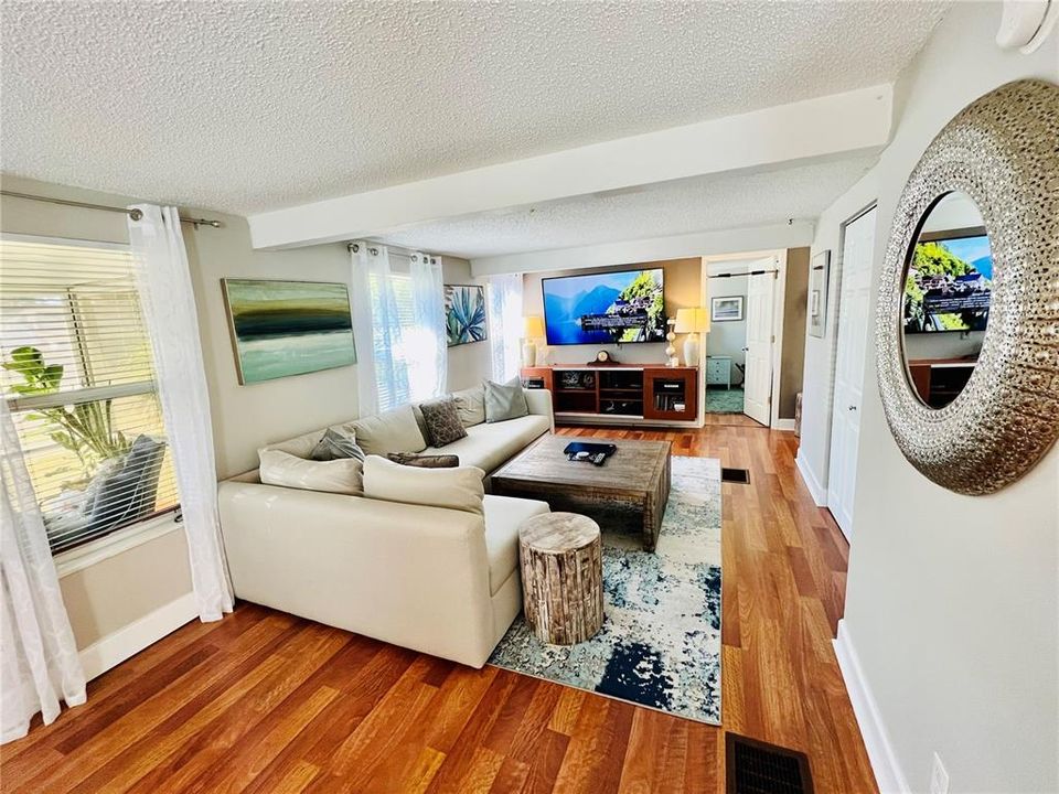 For Rent: $3,000 (3 beds, 2 baths, 1059 Square Feet)