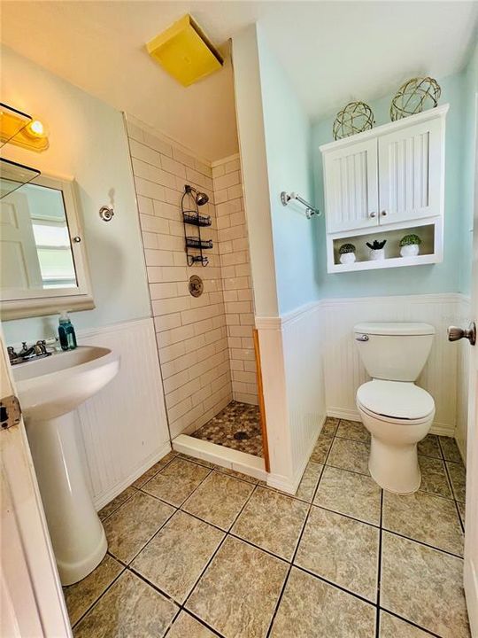 For Rent: $3,000 (3 beds, 2 baths, 1059 Square Feet)