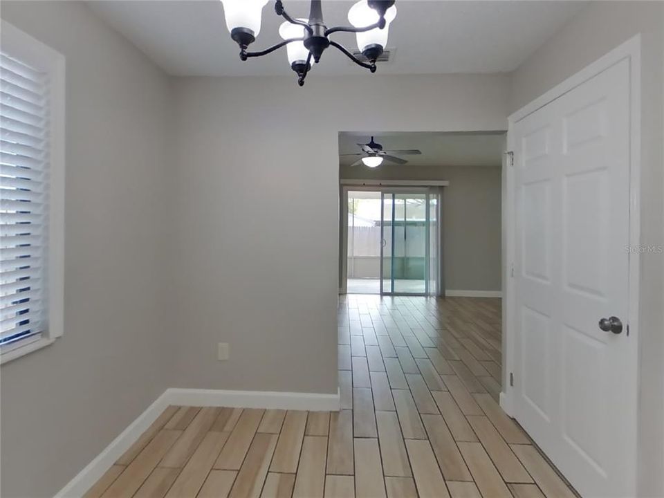 For Rent: $1,999 (3 beds, 2 baths, 1385 Square Feet)