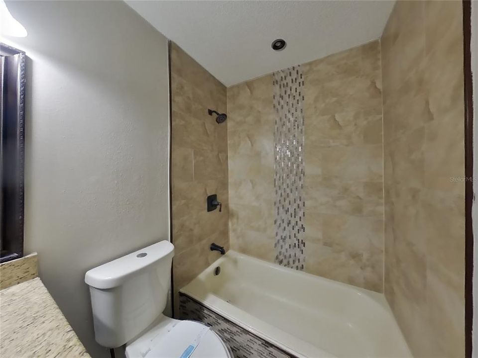For Rent: $1,999 (3 beds, 2 baths, 1385 Square Feet)
