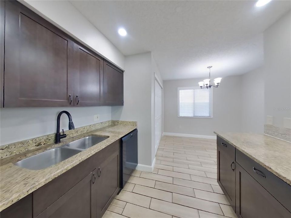 For Rent: $1,999 (3 beds, 2 baths, 1385 Square Feet)