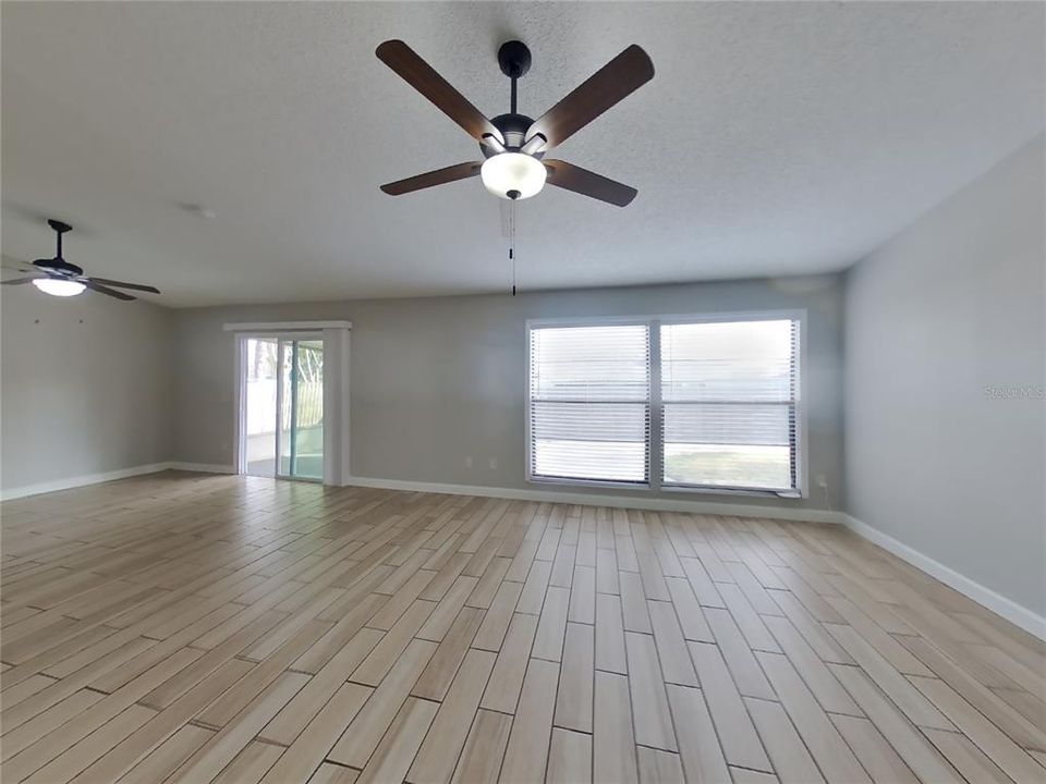 For Rent: $1,999 (3 beds, 2 baths, 1385 Square Feet)