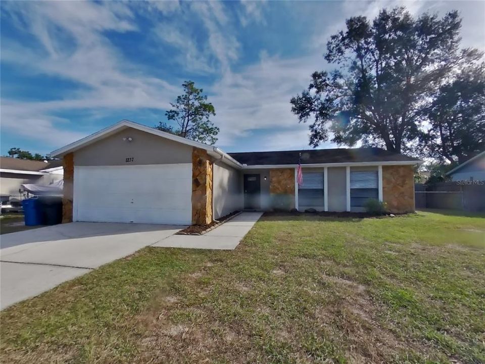 For Rent: $1,999 (3 beds, 2 baths, 1385 Square Feet)