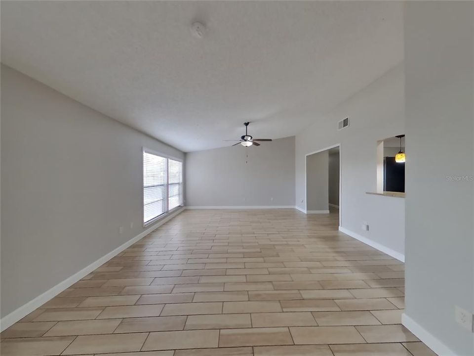 For Rent: $1,999 (3 beds, 2 baths, 1385 Square Feet)