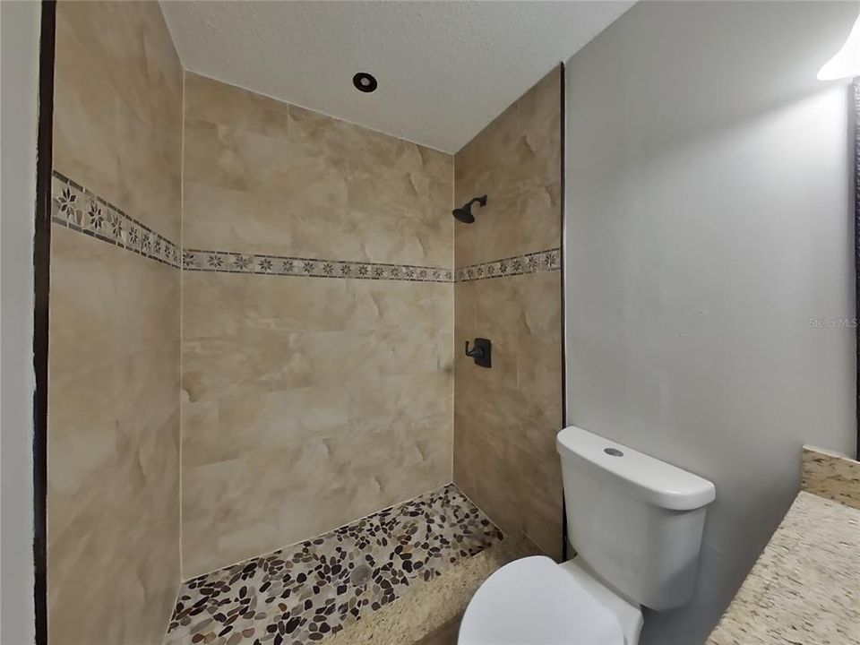 For Rent: $1,999 (3 beds, 2 baths, 1385 Square Feet)