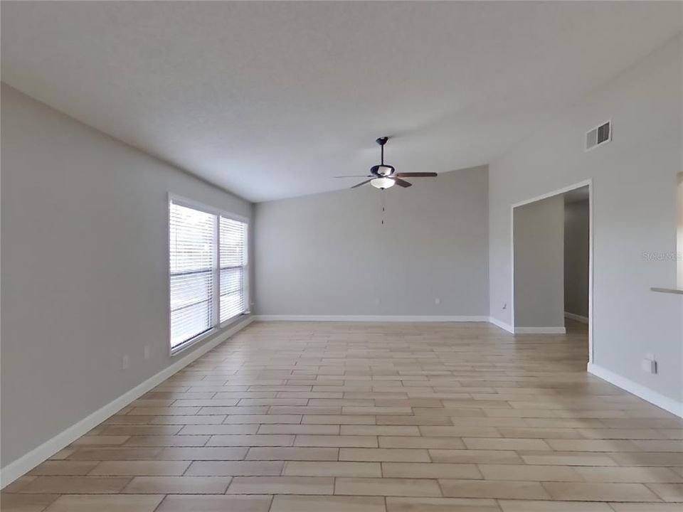 For Rent: $1,999 (3 beds, 2 baths, 1385 Square Feet)