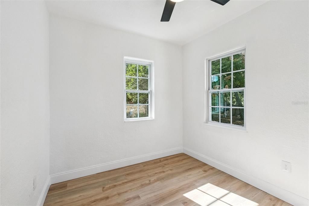 For Sale: $260,000 (3 beds, 1 baths, 1108 Square Feet)