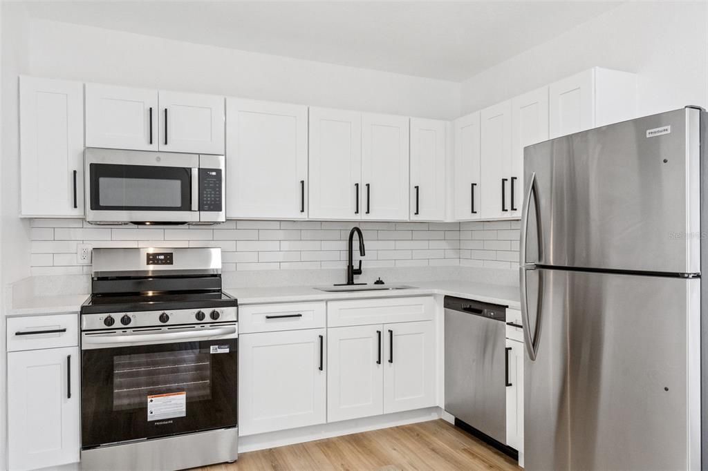 For Sale: $260,000 (3 beds, 1 baths, 1108 Square Feet)