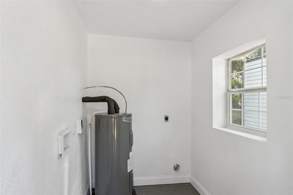 For Sale: $260,000 (3 beds, 1 baths, 1108 Square Feet)