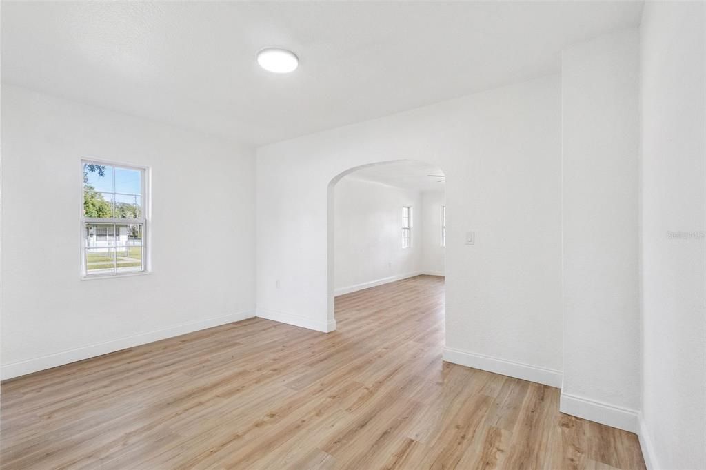 For Sale: $260,000 (3 beds, 1 baths, 1108 Square Feet)