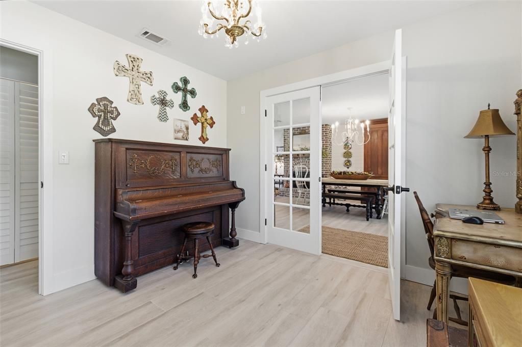 For Sale: $360,000 (3 beds, 2 baths, 1320 Square Feet)