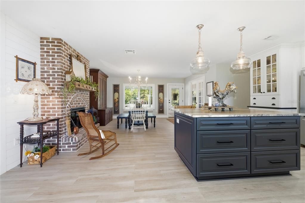 For Sale: $360,000 (3 beds, 2 baths, 1320 Square Feet)