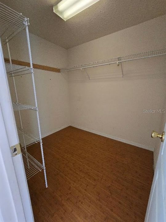 For Sale: $279,900 (4 beds, 2 baths, 1946 Square Feet)