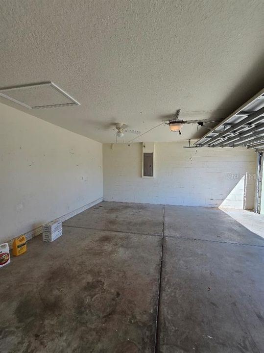 For Sale: $279,900 (4 beds, 2 baths, 1946 Square Feet)