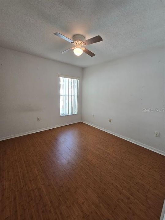 For Sale: $279,900 (4 beds, 2 baths, 1946 Square Feet)