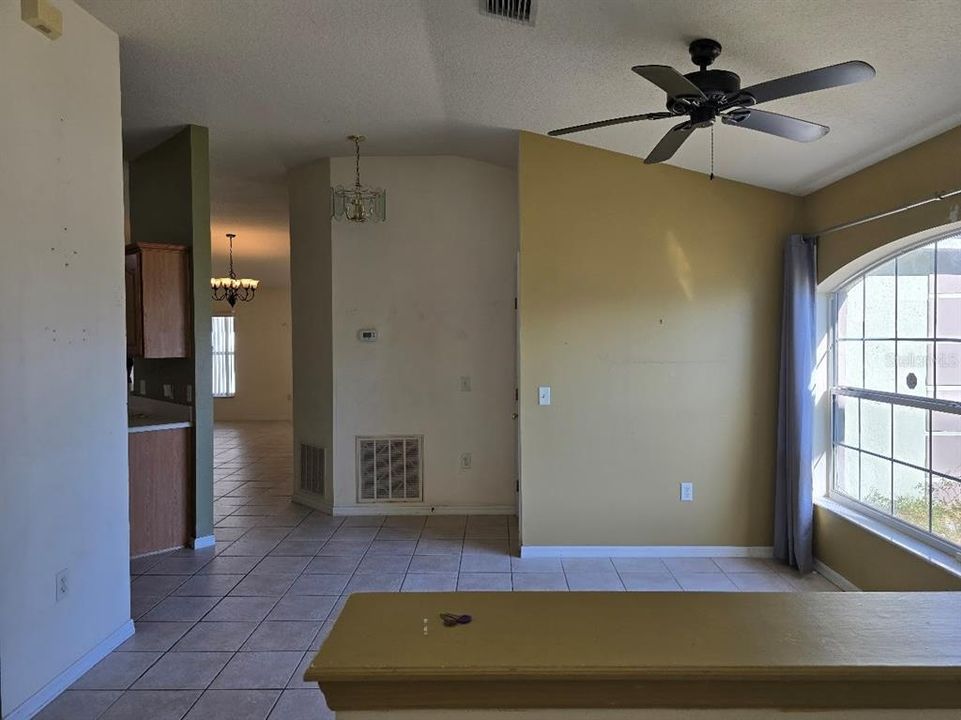 For Sale: $279,900 (4 beds, 2 baths, 1946 Square Feet)