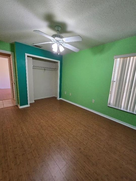 For Sale: $279,900 (4 beds, 2 baths, 1946 Square Feet)