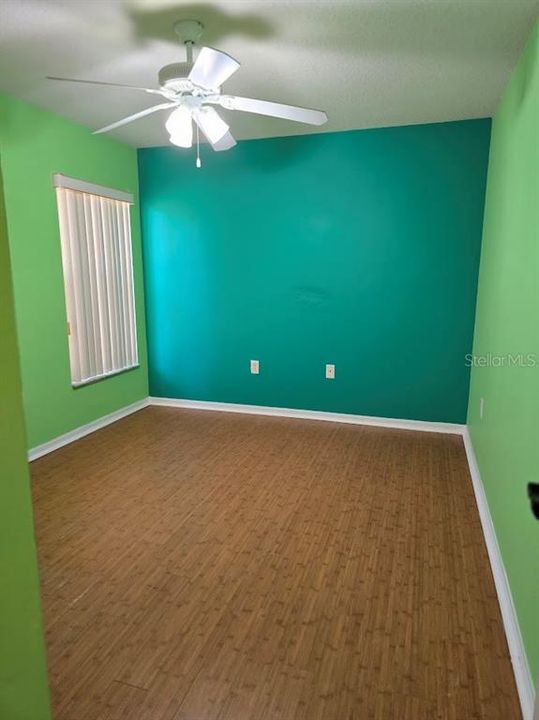 For Sale: $279,900 (4 beds, 2 baths, 1946 Square Feet)