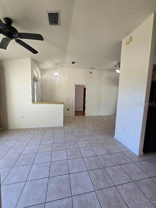 For Sale: $279,900 (4 beds, 2 baths, 1946 Square Feet)