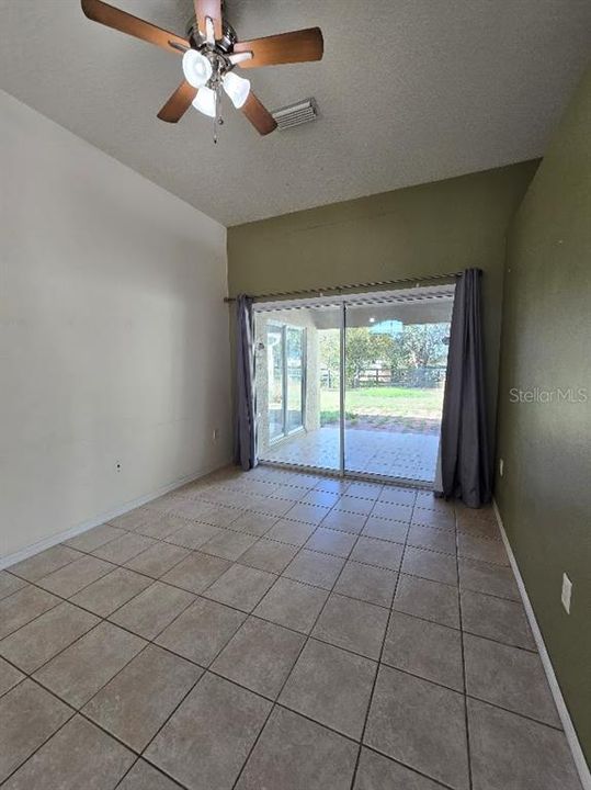 For Sale: $279,900 (4 beds, 2 baths, 1946 Square Feet)