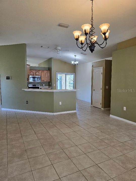 For Sale: $279,900 (4 beds, 2 baths, 1946 Square Feet)