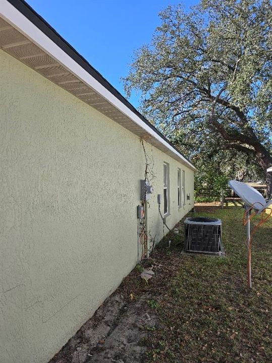 For Sale: $279,900 (4 beds, 2 baths, 1946 Square Feet)