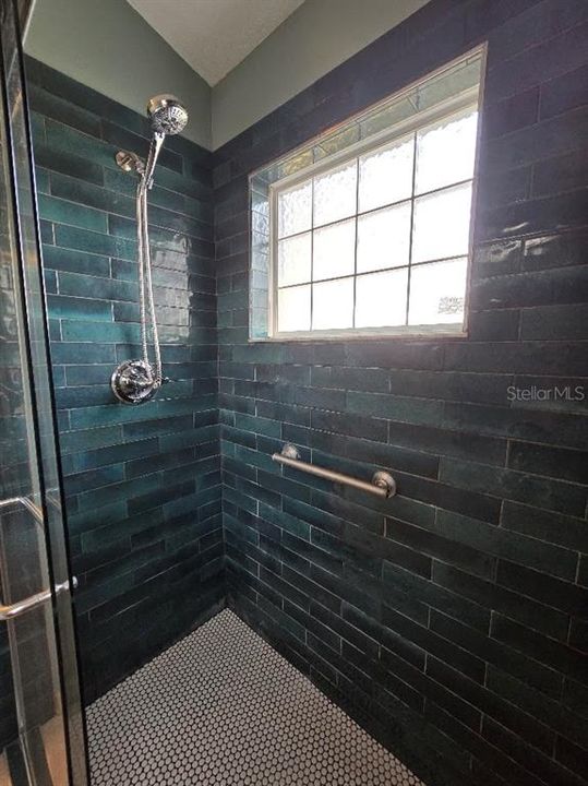 For Sale: $279,900 (4 beds, 2 baths, 1946 Square Feet)