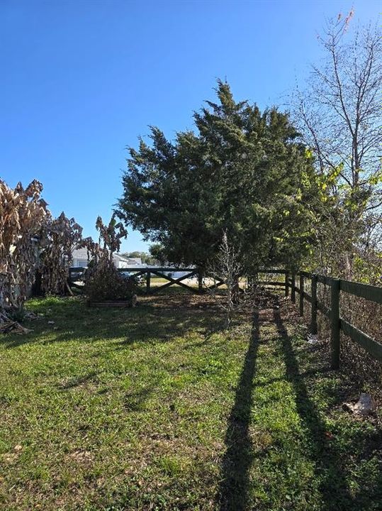 For Sale: $279,900 (4 beds, 2 baths, 1946 Square Feet)