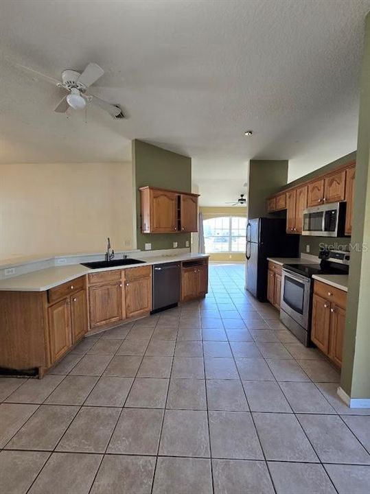 For Sale: $279,900 (4 beds, 2 baths, 1946 Square Feet)