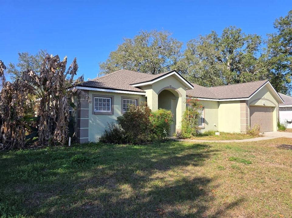 For Sale: $279,900 (4 beds, 2 baths, 1946 Square Feet)