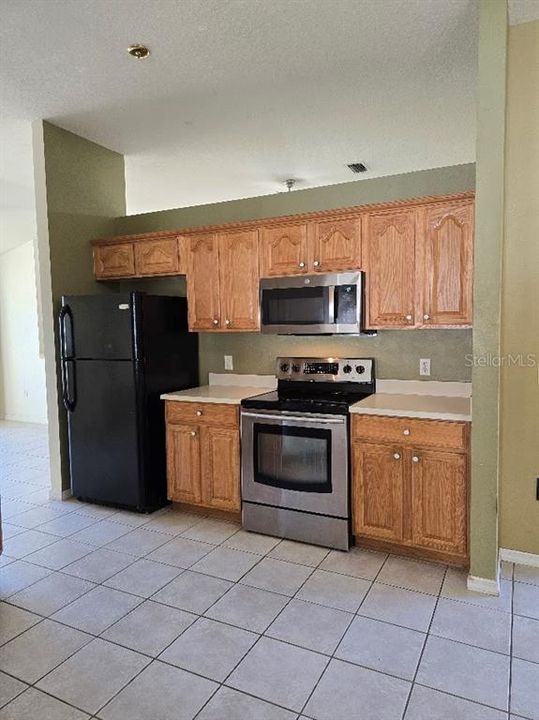 For Sale: $279,900 (4 beds, 2 baths, 1946 Square Feet)