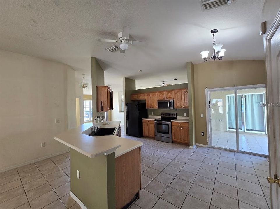 For Sale: $279,900 (4 beds, 2 baths, 1946 Square Feet)