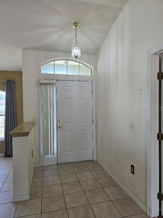 For Sale: $279,900 (4 beds, 2 baths, 1946 Square Feet)