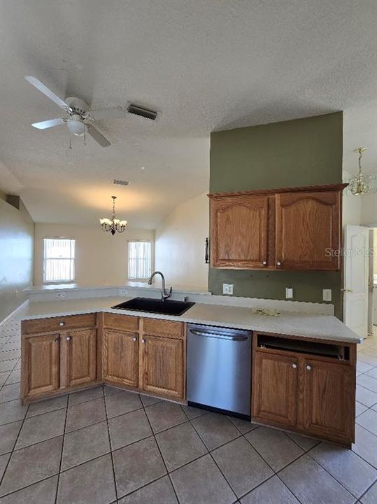 For Sale: $279,900 (4 beds, 2 baths, 1946 Square Feet)