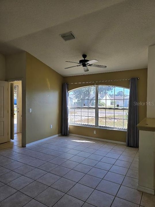 For Sale: $279,900 (4 beds, 2 baths, 1946 Square Feet)