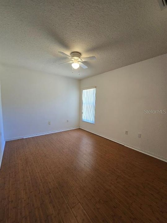 For Sale: $279,900 (4 beds, 2 baths, 1946 Square Feet)