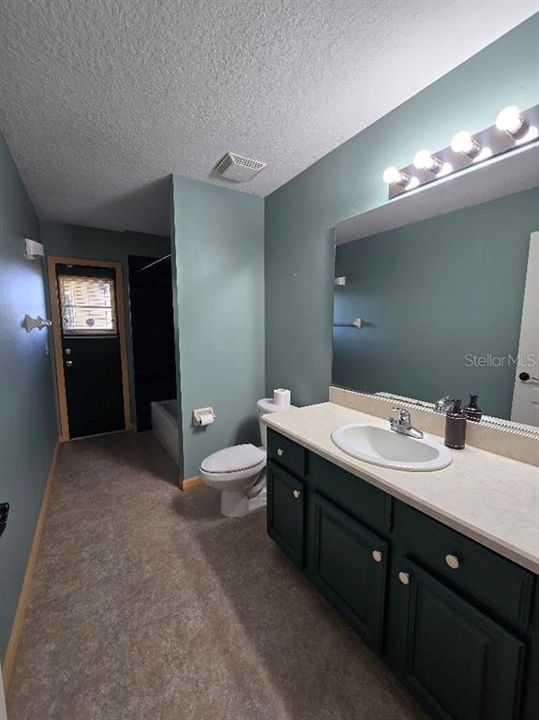 For Sale: $279,900 (4 beds, 2 baths, 1946 Square Feet)