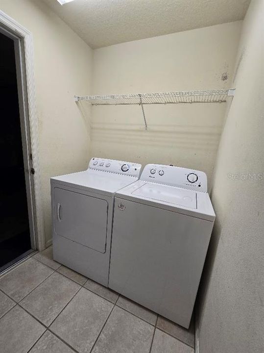 For Sale: $279,900 (4 beds, 2 baths, 1946 Square Feet)