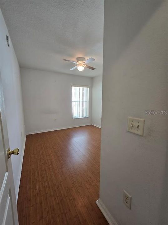 For Sale: $279,900 (4 beds, 2 baths, 1946 Square Feet)