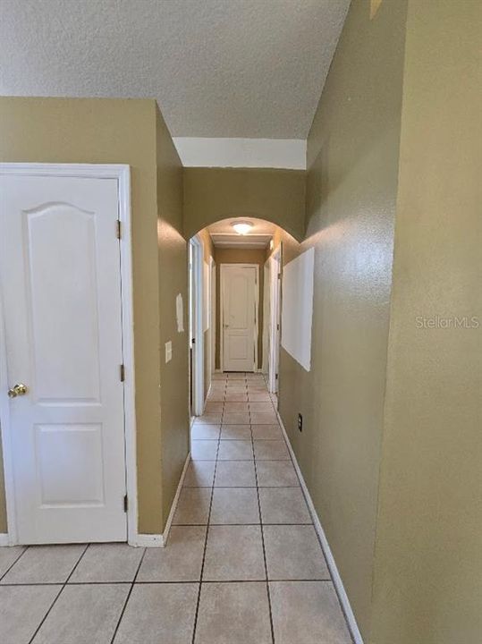 For Sale: $279,900 (4 beds, 2 baths, 1946 Square Feet)