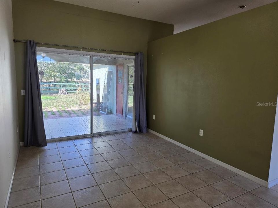 For Sale: $279,900 (4 beds, 2 baths, 1946 Square Feet)