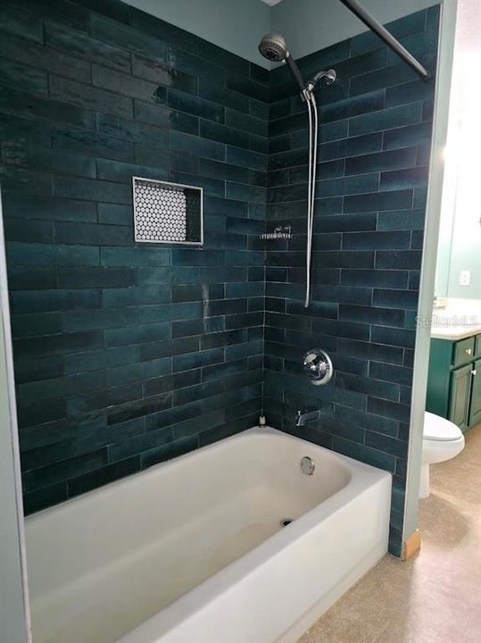 For Sale: $279,900 (4 beds, 2 baths, 1946 Square Feet)