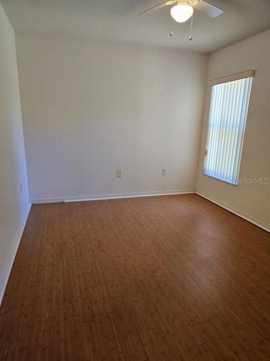 For Sale: $279,900 (4 beds, 2 baths, 1946 Square Feet)